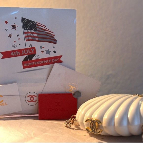 Rare VIP Limited Edition Minaudière Shell Crossbody/Clutch with Original Box Set - Picture 5 of 8